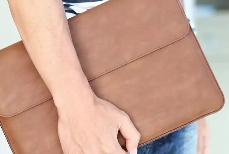 Is it cheaper to customize leather cases? What should you pay attention to when customizing leather goods?